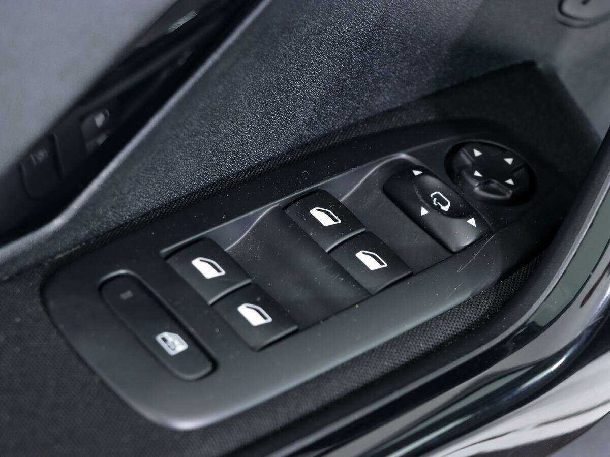 Купить Peugeot 208, 2013, 90 441 км, фото №14