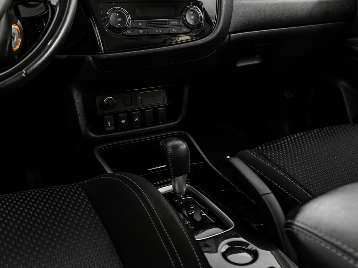 Купить Mitsubishi Outlander III Рестайлинг 3, 2019, 135 789 км, фото №10